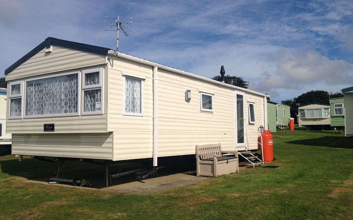 Double glazed and central heated caravan with sea views on Looe Bay ...