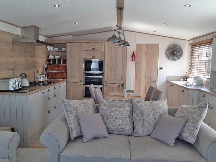 two-bedroom-caravan-for-hire-at-hoburne-park-in-christchurch-dorset