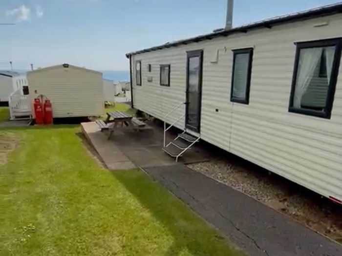 Pet friendly caravan within walking distance to the beach