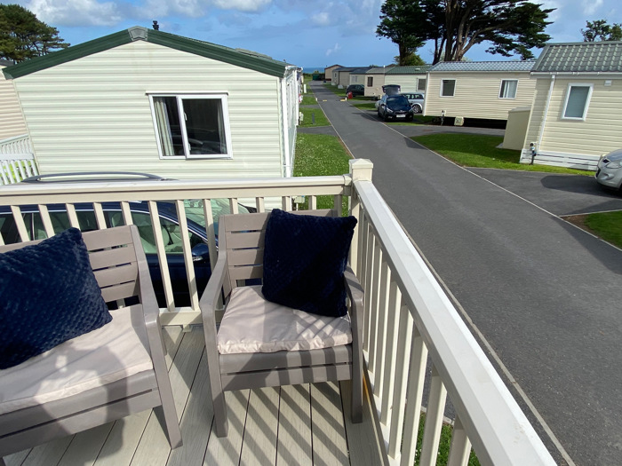 Delightful 2 bedroom caravan to let on Landscove Holiday Park in