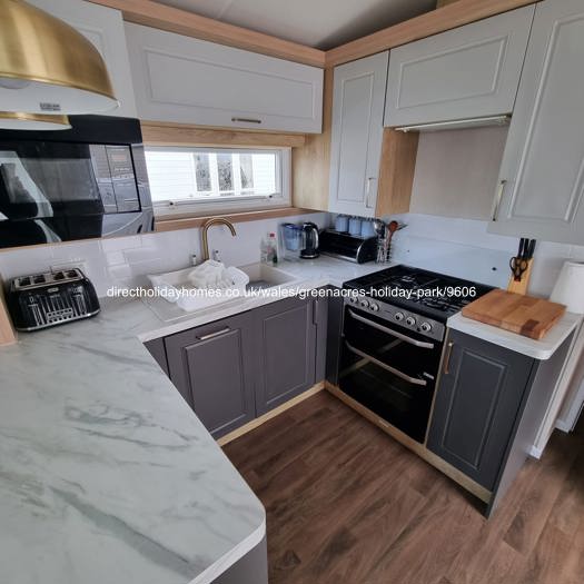 Kitchen with dishwasher